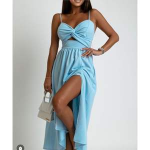 Vestido de Noche con Tirantes, Elegante y Femenino - Product Image 1