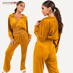 Conjunto Deportivo de Terciopelo para Mujer, Chaqueta con Capucha y Cierre de Cordón, Pantalones de Corte Regular para un Look Casual y Lujoso - Product Image 1
