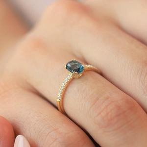 แหวนเงินแท้ 925 ชุบทองคำขาวประดับพลอยบลูโทแพซทรงรี 6x8 มม. ดีไซน์เก๋ ขายดีที่สุด เหมาะสำหรับผู้หญิง - Product Image 3