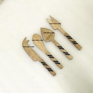 Ensemble de 4 couteaux à fromage en bois d'acacia écologique avec manche tissé en osier Coupeur de fromage Outils de cuisson de cuisine - Product Image 3
