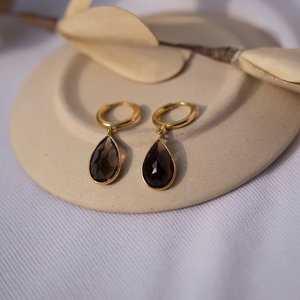 Petites boucles d'oreilles Huggie en quartz fumé Plaqué or 18 carats Dainty Hoop Design minimaliste Cadeau pour ses bijoux de mode - Product Image 2