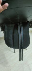 Silla de montar profesional de cuero para equitación inglesa con armazón de madera y doble banda de vientre para entrenamiento de equitación de resistencia - Product Image 4