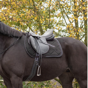 Tapis de selle de correction profilé matelassé diamanté sur mesure, avec inserts en mousse à mémoire de forme ajustables et polaire absorbant les chocs - Product Image 2