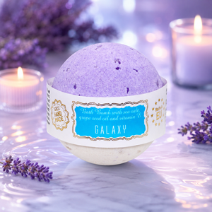 Bomba de Baño Relajante Galaxy 180g, Efervescente Artesanal con Sales Marinas, Aceites Esenciales Naturales y Vitamina E, Bomba de Baño de Lujo Hecha en la UE - Product Image 1