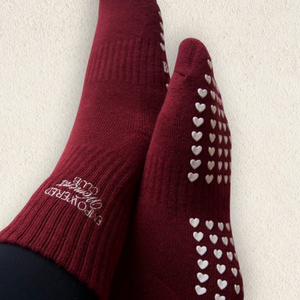 Venta al por mayor Logo bordado antideslizante agarre calcetines Mid-crew Grippy Pilates calcetines para Yoga Reformer Studio maqueta gratis pedido a granel - Product Image 4