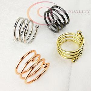 Anneaux de serviette en métal décoratifs pour la décoration de table de mariage, style moderne luxueux, améliorant l'apparence de la table - Product Image 1