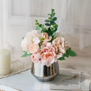 Vase à fleurs en métal martelé à l'aspect antique Construction en fer durable pour le hall de l'hôtel ou l'affichage d'événements - Product Image 2