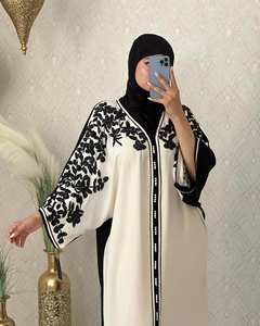 Abaya de satén de lujo personalizada al por mayor para mujer, vestido islámico turco pequeño con mangas con volantes, abaya estilo Dubái para musulmanes - Product Image 5