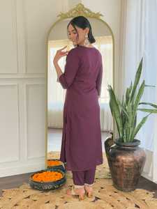 Léger et élégant pour les femmes d'été Kurti et l'ensemble de pantalons se démarquent tous les jours accessibles à un prix raisonnable - Product Image 3