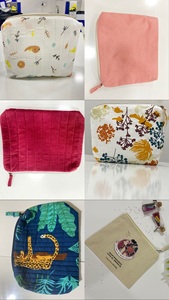 Estuches de bolsas de cosméticos de lujo Bolsas de estilo de moda Hecho PP Plástico Poliéster Fabricado Mumbai India-Exportador - Product Image 4