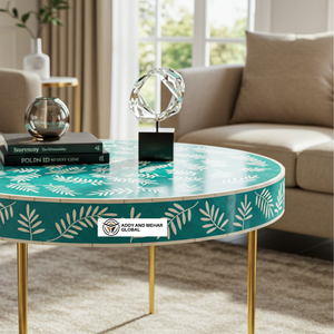 Mesa de Centro Redonda Moderna con Incrustaciones de Hueso y Resina de la India, con Diseño Floral y Base de Metal Dorado - Product Image 2