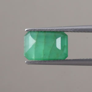 Émeraude naturelle TATIWALA certifiée IGI, vert clair, taille octogonale 4,05 carats (11x7mm), taillée à la main, cirée/huilée, polie, excellente qualité - Product Image 3