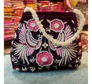 กระเป๋าใส่เครื่องสำอางสำหรับผู้หญิงทำจากผ้าไหมแบบดั้งเดิมงาน zari และกระเป๋าถือของผู้หญิงประดับมุกกระเป๋างานแต่งงานสีแดง - Product Image 6