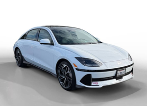 Berline électrique de taille moyenne 2024, édition premium longue autonomie, véhicule 4 portes - Product Image 2