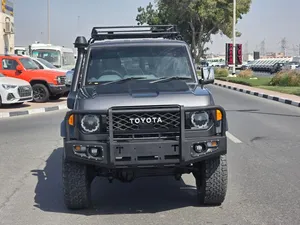 Meilleure offre LandCruiserS 70 |   Véhicule d'exportation uniquement pour conduite à droite |   Moteur diesel 4,5 L |   SUV 4x4 robuste 9 places - Product Image 2