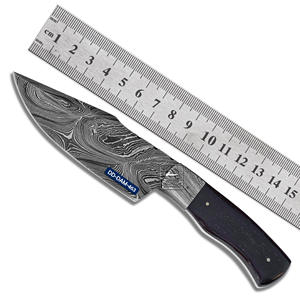 Cuchillo de Caza Hecho a Mano Personalizado DD-DAM-460, Hoja de Acero de Damasco, Empuñadura de Madera Wenge, Grosor de 0.20 Pulgadas, Cuero Repujado - Product Image 4