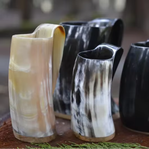 Tasses authentiques fabriquées à la main en corne de Viking Design solide par Crescent Crafts - Product Image 1