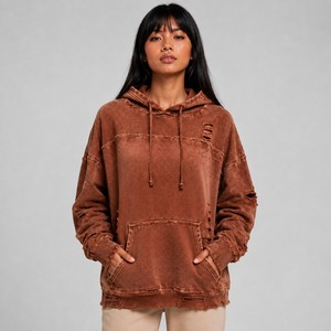 Sudadera con capucha para mujer con efecto desgastado, degradado artístico y acabado con estilo vintage, diseñada para colecciones de streetwear de moda y moda diaria. - Product Image 1