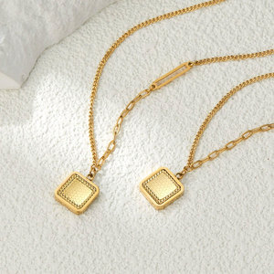 Collar de Joyería con Colgante Cuadrado de Panal de Abeja, Chapado en Oro de 18k, Acero Inoxidable 316L, Resistente al Agua y al Deslustre, para Mujer - Product Image 1