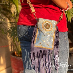 Sac à bandoulière élégant à poignée unique en cuir de fourrure métallique avec doublure en nylon Sac à main chic - Product Image 1