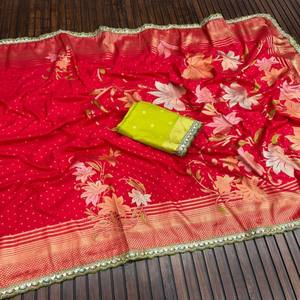 Sari VASTRA COTTAGE Premium de Khadi Georgette con Tejido Meenakari Zari, Pallu Rico, Blusa Teñida a Mano con Contraste, Bordado y Encaje - Product Image 6