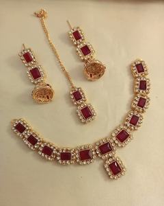 สร้อยคอสแตนเลสสองชั้นแบบดั้งเดิมพร้อมชุดปักหินสีทองสำหรับชุดเจ้าสาว - Product Image 2