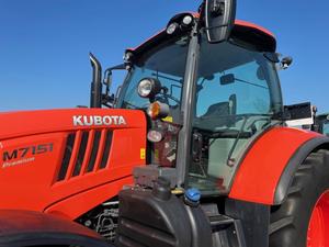 Tractor Kubota M7151 usado de 120HP con cabina cerrada para la venta. - Product Image 4