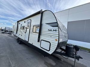 Nueva Caravana de Viaje para Acampar Jayco Jay F-l-i-g-h-t Slx 261BHS 2026, Fabricada en Aluminio Galvanizado para Aventuras al Aire Libre - Product Image 4