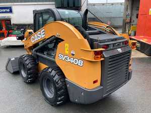 Chargeuse sur pneus Case Skid Steer Loader SV340H Diesel jaune avec benne - Product Image 5