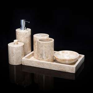 Ensemble de salle de bain unique en résine pour décor minimaliste avec finition givrée et accents argentés - Product Image 2
