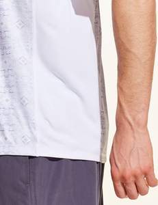 Camiseta deportiva blanca transpirable para hombre, camiseta de entrenamiento atlético ligera de manga corta que absorbe la humedad de secado rápido impresa - Product Image 2