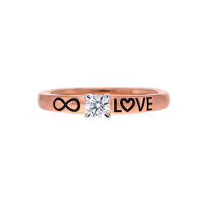 Bague en or rose 14 carats avec grappe de diamants et gravure LOVE, et bande en forme de cœur emblématique – Bague diamantée en or rose pour les amoureux - Product Image 5