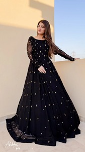 Robe longue Anarkali en acrylique léger et mousseline de soie pour femme, sans plis, protection solaire, évacuation de l'humidité, idéale pour les fêtes indiennes - Product Image 2