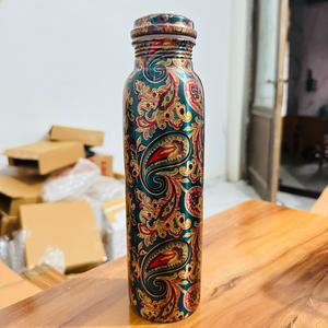 Bouteille d'eau traditionnelle en cuivre pour ayurveda désintoxication yoga fitness gym voyage bureau hydratation extérieure et soins de bien-être quotidiens - Product Image 3