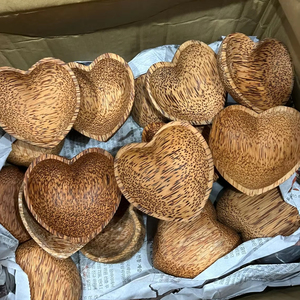 Juego de cuchara de madera de coco de amor de corazón curvo ecológico/cuchara de cocina de madera con forma personalizada para la cocina del jardín del hogar - Product Image 1