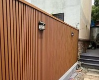 Planches de terrasse en composite bois-plastique à faible entretien, à emboîtement double, étanches, ignifuges et antidérapantes
