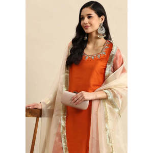 Conjunto de Kurta de Seda con Bordado Naranja para Mujer, Silueta Ajustada - Product Image 2