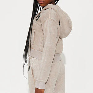 Traje de jogging con bolsillos laterales Traje Último diseño Chándal recortado de tela suave con capucha con cremallera Conjunto Colores y tamaños personalizados - Product Image 6