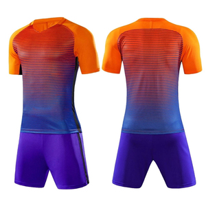 Uniformes personnalisés de club de football, maillots de football, tenues de sport d'été par sublimation complète de haute qualité, kits d'équipes, service OEM disponible - Product Image 1