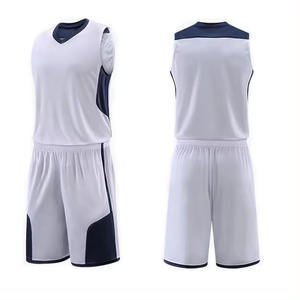 Uniforme de baloncesto de diseño personalizado, aspecto moderno y elegante, poliéster ligero, costura duradera, perfecto para jugar en equipos escolares - Product Image 1
