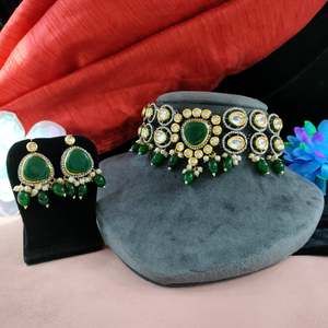 Lujoso conjunto de collar de Gargantilla Kundan de alta calidad con pendientes a juego, joyería real tradicional para bodas y fiestas - Product Image 2