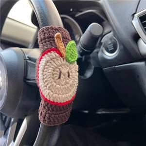Funda de Volante de Coche de Algodón Tejida a Mano con Diseño de Manzana, Origen China, Protector de Hombro y Funda de Palanca de Cambios - Modelo Akki 1 - Product Image 1