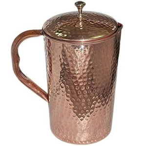 Gobelet élégant en métal de cuivre fabriqué à la main avec surface lisse et style antique parfait pour la consommation quotidienne d'eau ayurvédique - Product Image 1