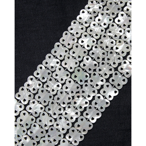 Perles de coquillages en vrac en forme de papillon - Product Image 1