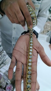 ผ้าลูกไม้ปักลายสำหรับแต่งชุดเดรสและเสื้อผ้ามีหลายสีและจำหน่ายต่อ - Product Image 5