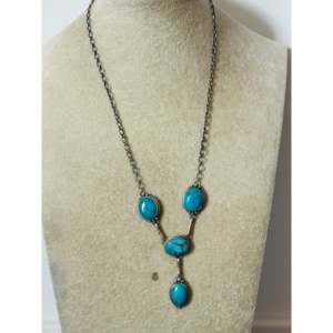 Ensemble de bijoux fins en turquoise de Kingman et argent sterling, fabriqué à la main par des artistes Navajo - Collection exclusive de colliers - Product Image 2