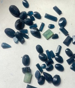 Forma de mezcla de cianita natural Tamaño mixto Piedra preciosa facetada Talla hecha a mano para hacer collar de pareja de San Valentín y regalo de boda - Product Image 1