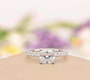 Anillo de Compromiso con Moissanita Corte Cojín, Anillo de Boda Solitario con Moissanita, Anillo Clásico de Promesa Eterna para Mujer - Product Image 6