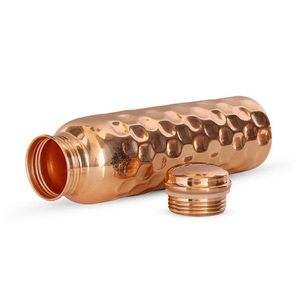 Meilleure vente bouteille en cuivre ayurvédique haute qualité diamant coupe conception bouteille martelée pour une vie saine avantages pour la santé métal - Product Image 3