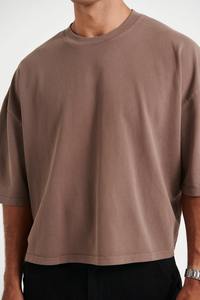 T-shirt élégant pour homme en tissu 100% coton respirant et confortable pour le streetwear moderne - Product Image 5